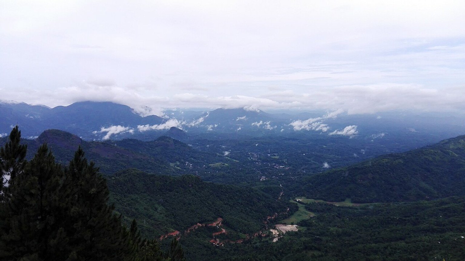 Gampola in solitaria: templi, colline e ferrovie dello Sri Lanka