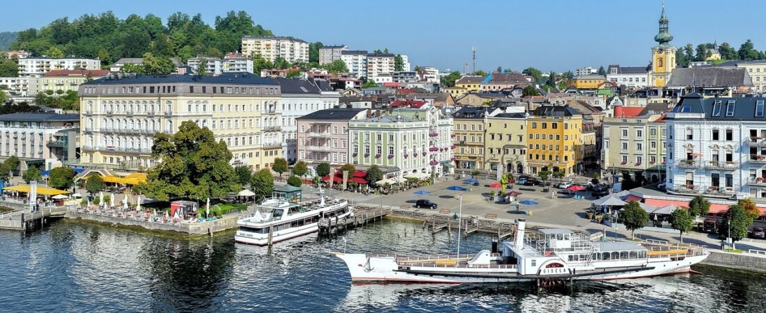 Gmunden in solitaria: Traunsee, Schloss Ort e ceramica