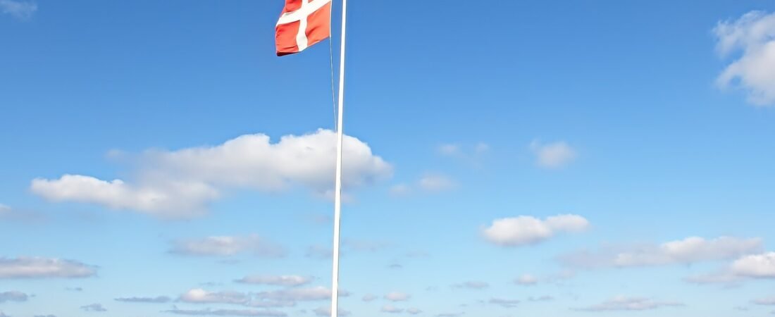 Gudhjem in solitaria: porto, scogliere e luce di Bornholm
