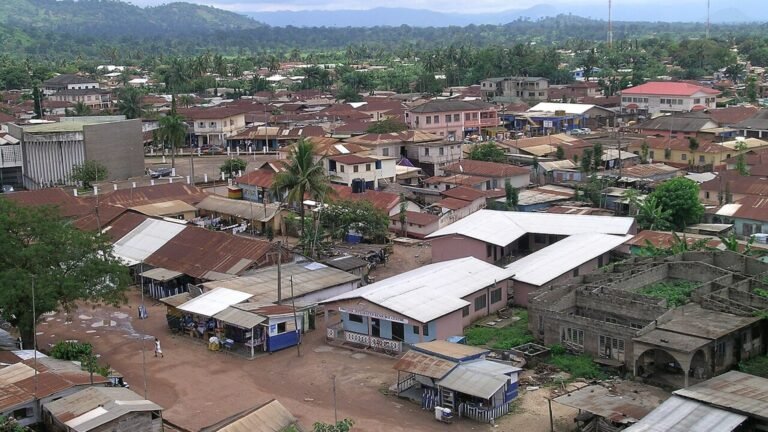 Hohoe in solitaria: colline, mercati e natura del Ghana orientale