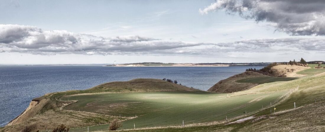 Nykøbing Mors in solitaria: Limfjord, moler e costa