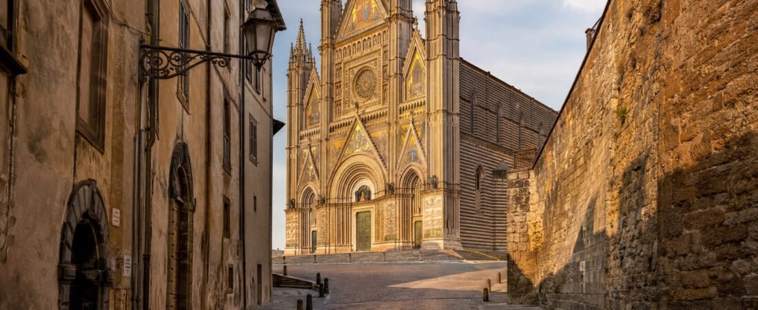 Orvieto in solitaria: Duomo, rupe e itinerari sotterranei in Umbria