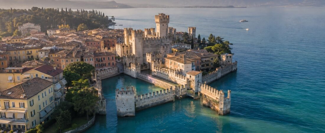 Sirmione in solitaria: castello, terme e passeggiate sul Lago di Garda