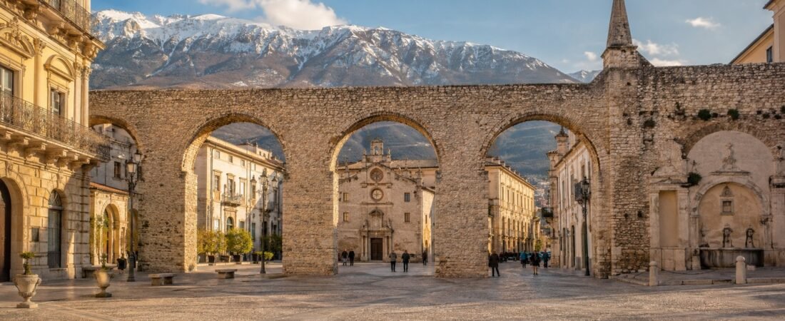 Sulmona in solitaria: confetti, piazze e montagne dell’Abruzzo