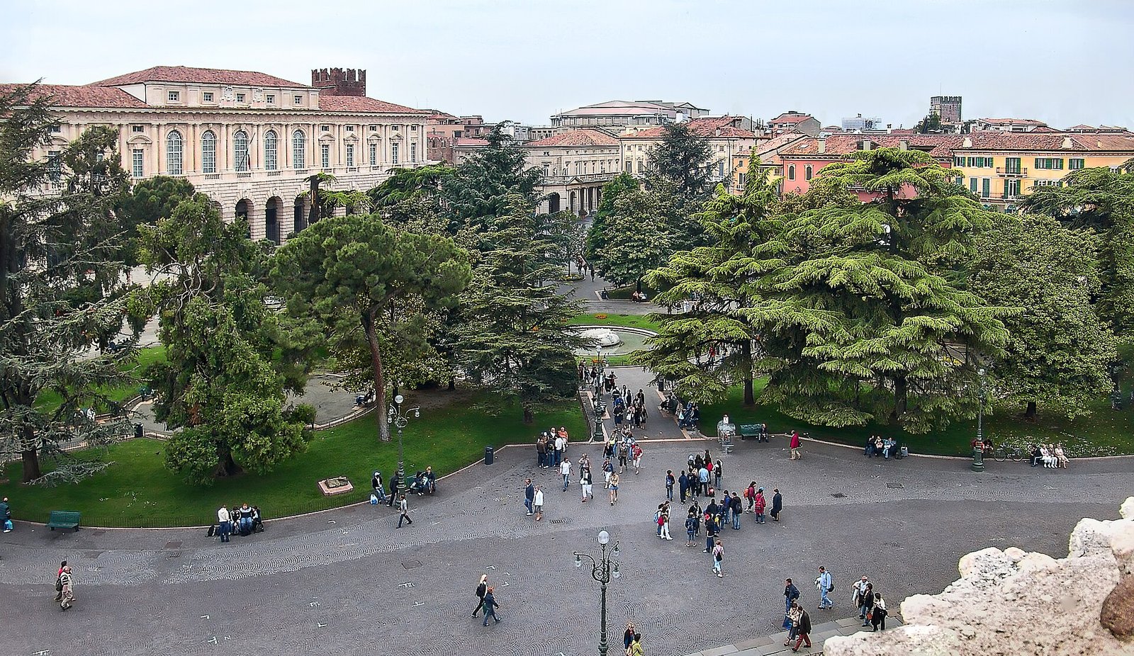 Guida a Verona: tra Arena, Giulietta e vino Valpolicella