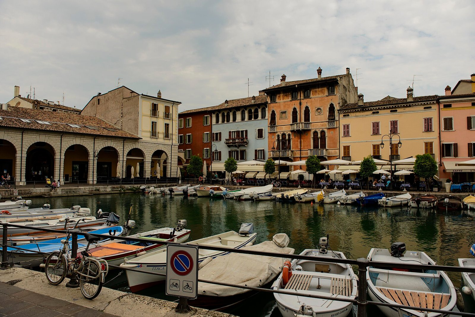 Noleggio auto e transfer a Desenzano del Garda: Guida Pratica