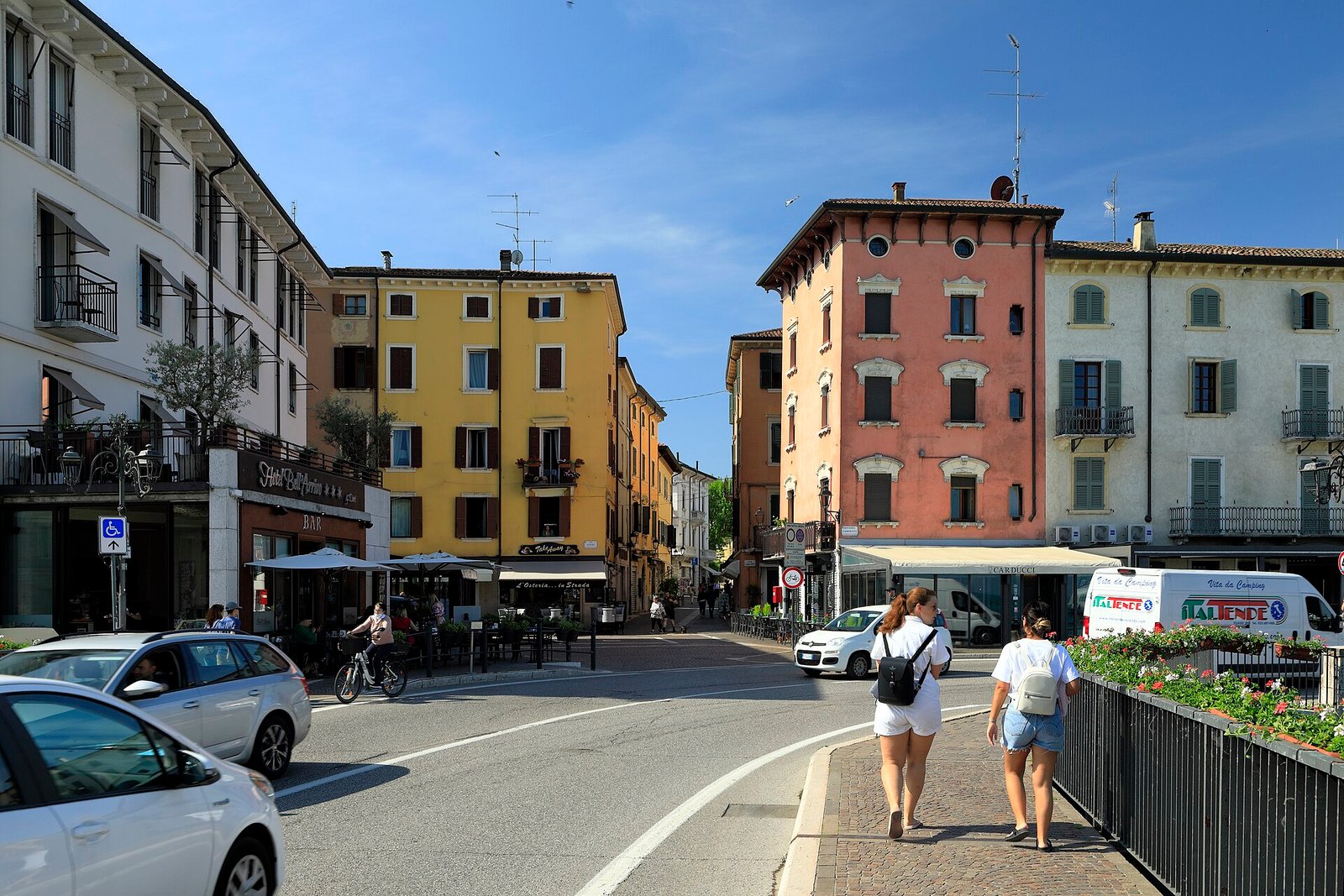 Noleggio auto e transfer a Peschiera del Garda: Guida Pratica