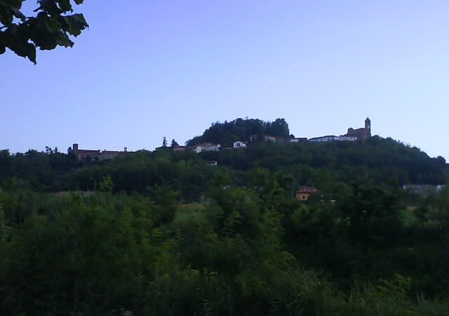 Incisa Scapaccino in solitaria: guida tra Castello di Incisa e territorio