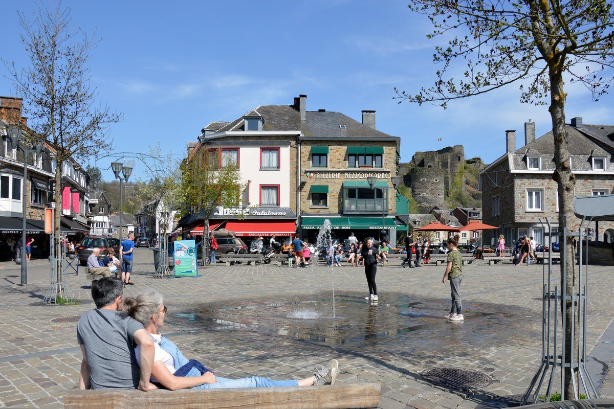 Place du Bronze nel centro di La Roche-en-Ardenne