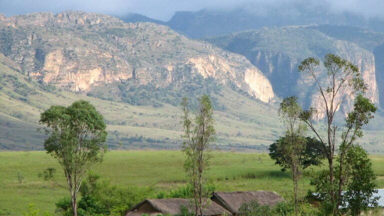 Isalo in solitaria: canyon, sentieri e paesaggi di pietra nel Madagascar sud-occidentale