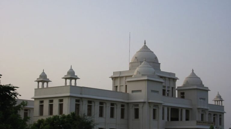 Jaffna in solitaria: biblioteche, templi e mare dello Sri Lanka
