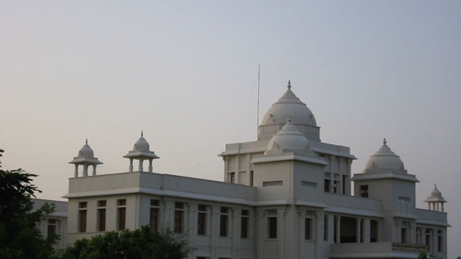 Jaffna in solitaria: biblioteche, templi e mare dello Sri Lanka