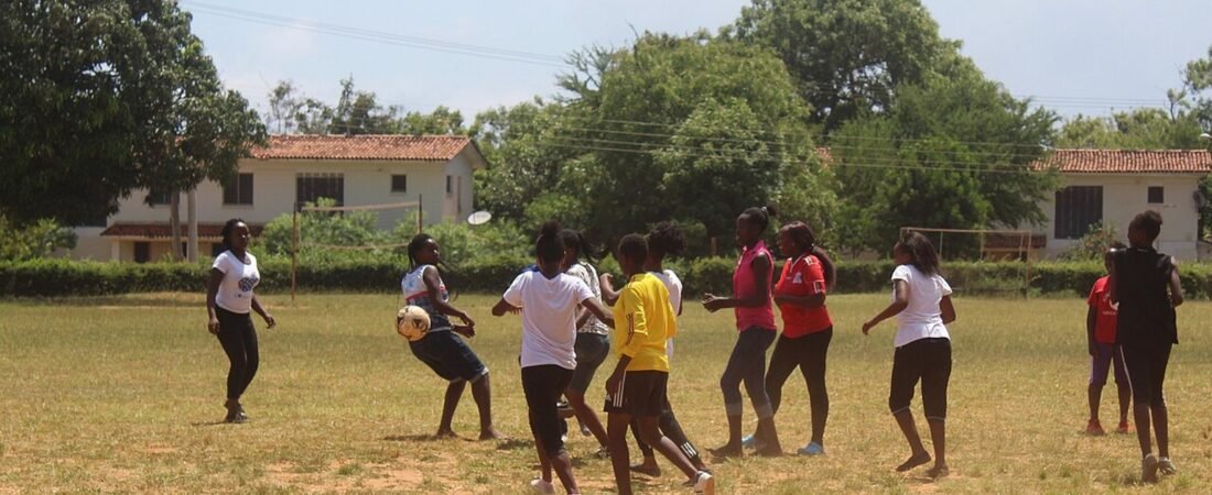 Kilifi in solitaria: costa, comunitu00e0 e natura del Kenya