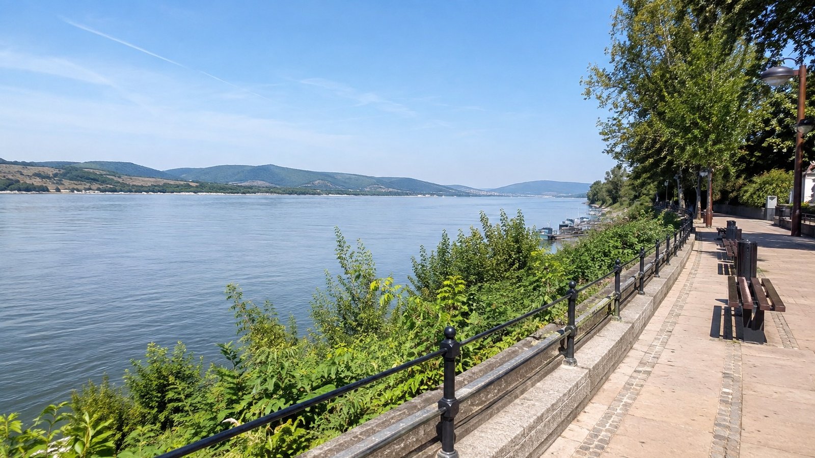 Danubio e passeggiata sul fiume a Kladovo