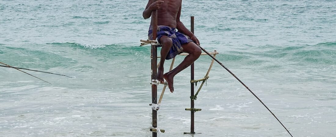 Koggala in solitaria: pesca su palafitte, lago e costa dello Sri Lanka