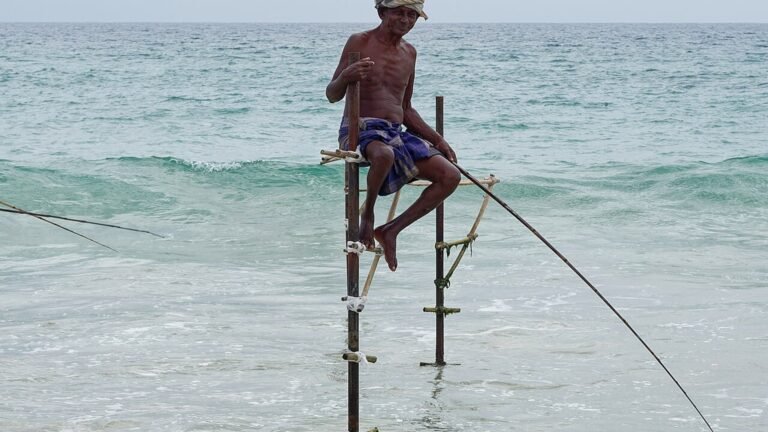 Koggala in solitaria: pesca su palafitte, lago e costa dello Sri Lanka