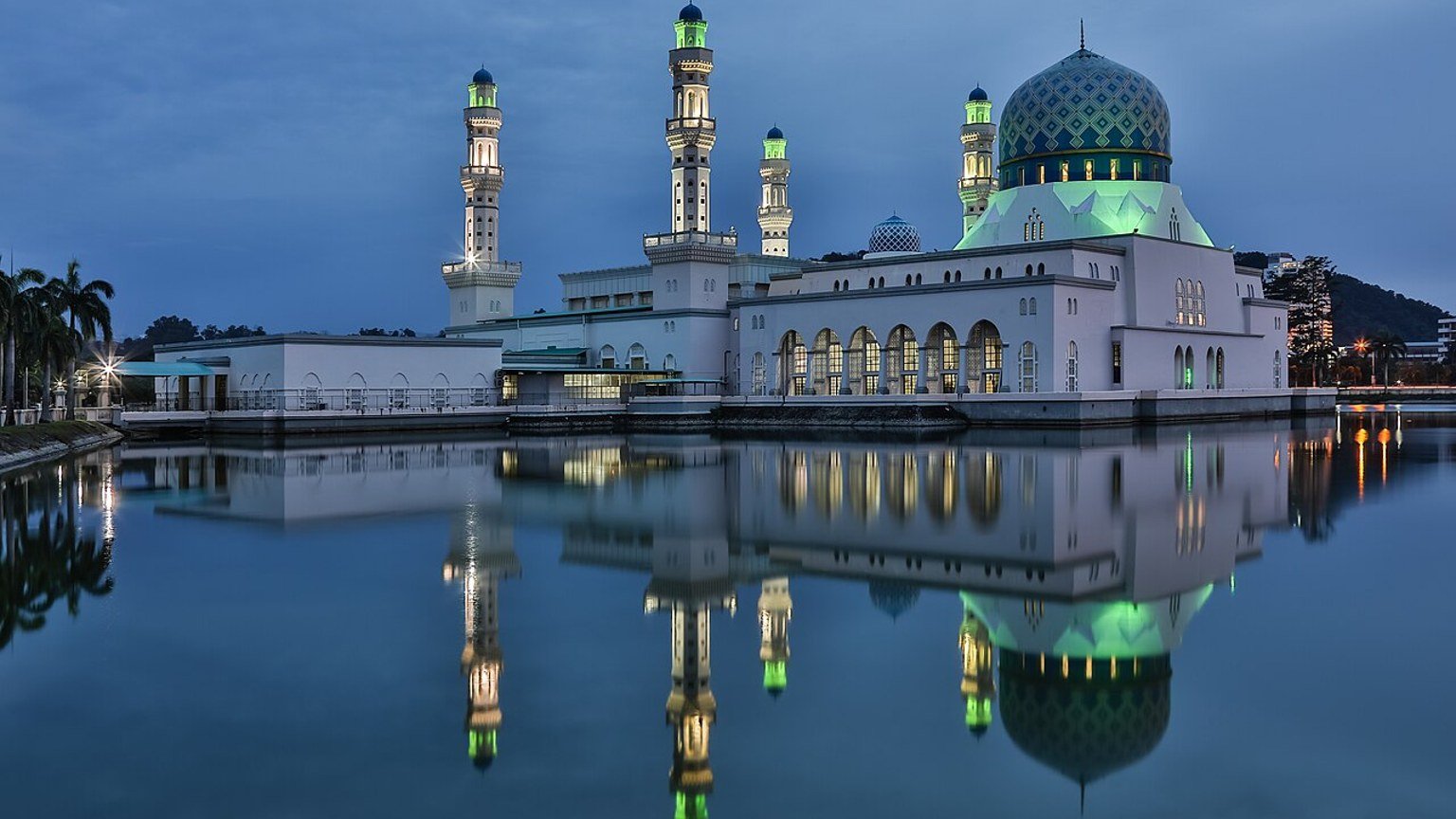 Kota Kinabalu in solitaria: moschee, mercati e mare del Sabah