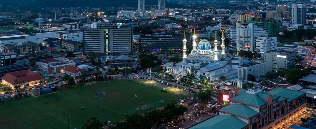 Kuantan in solitaria: costa, moschee e vita urbana della Malaysia