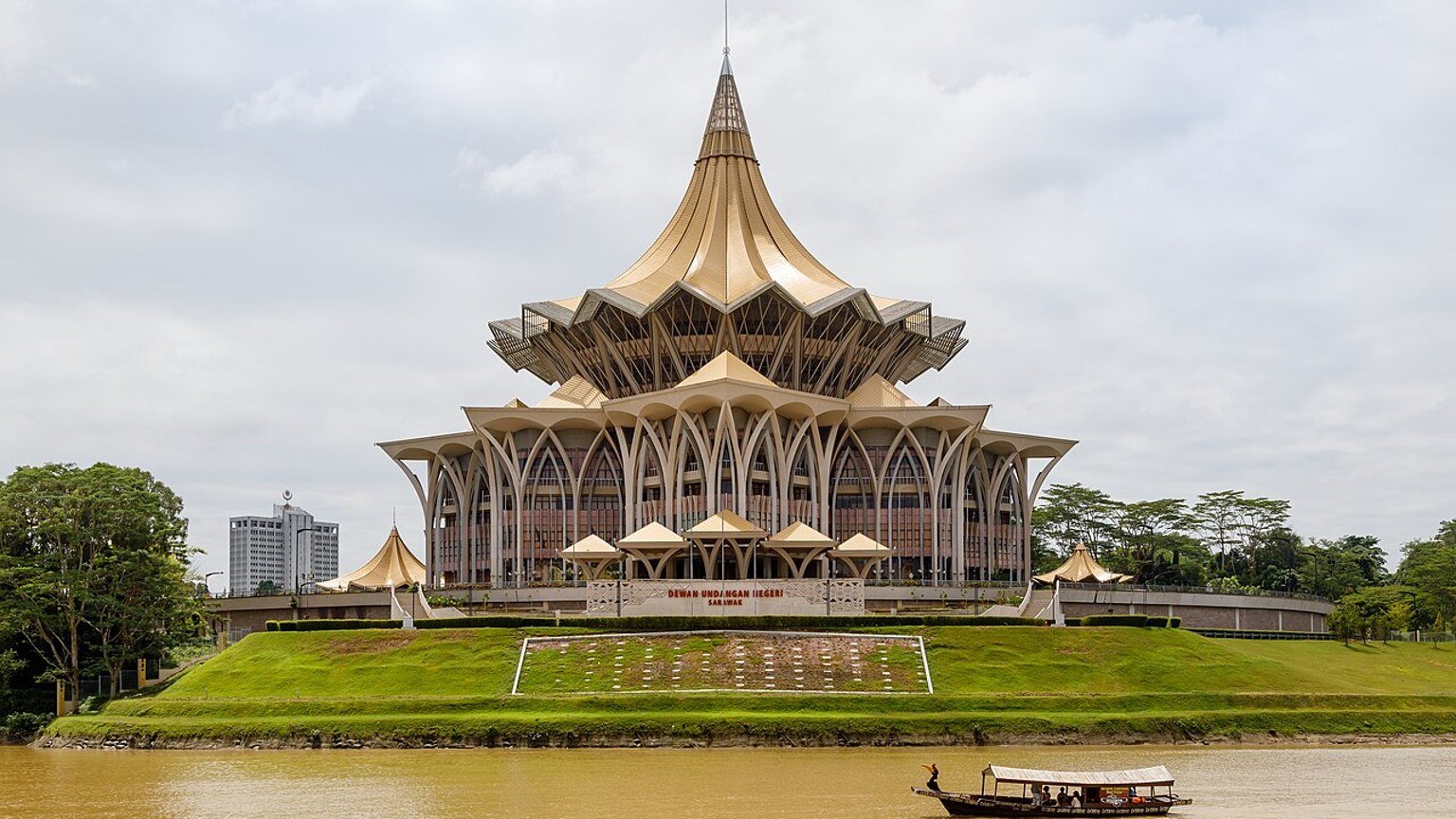 Kuching in solitaria: fiumi, templi e cultura del Sarawak