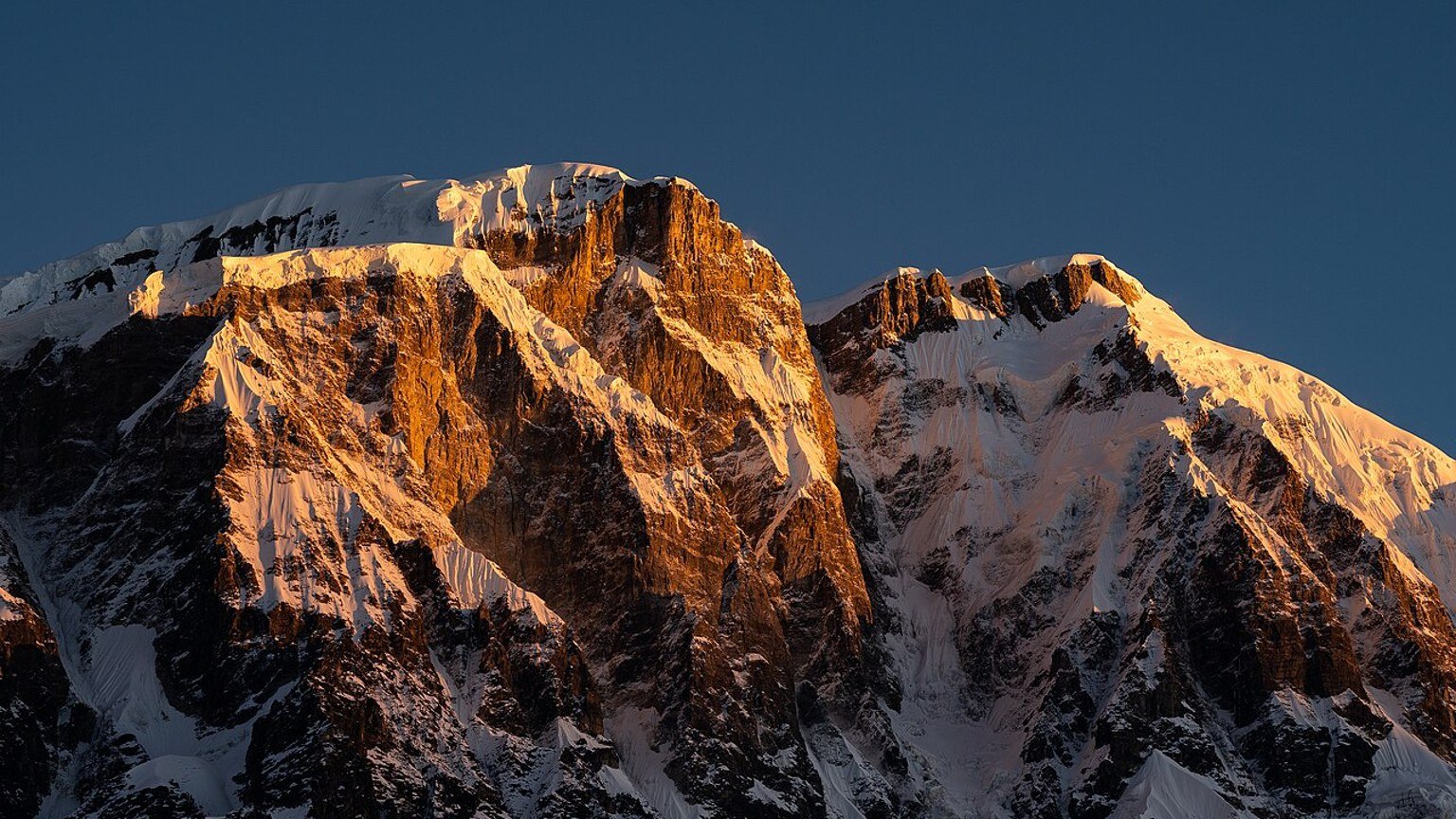 Lamjung in solitaria: montagne, palazzi e Nepal centrale