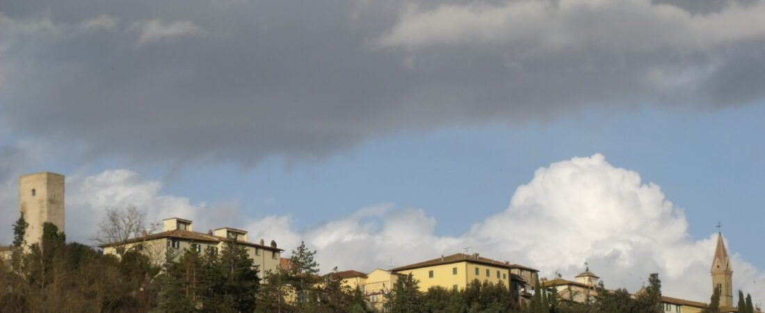 Laterina in solitaria: guida tra V e territorio
