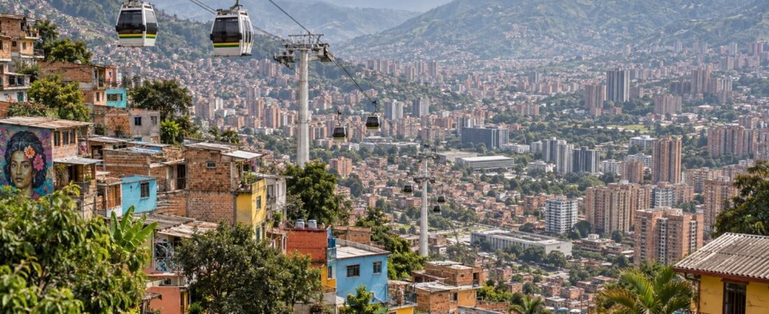 Medellín in solitaria: metropolitana, colline e quartieri creativi