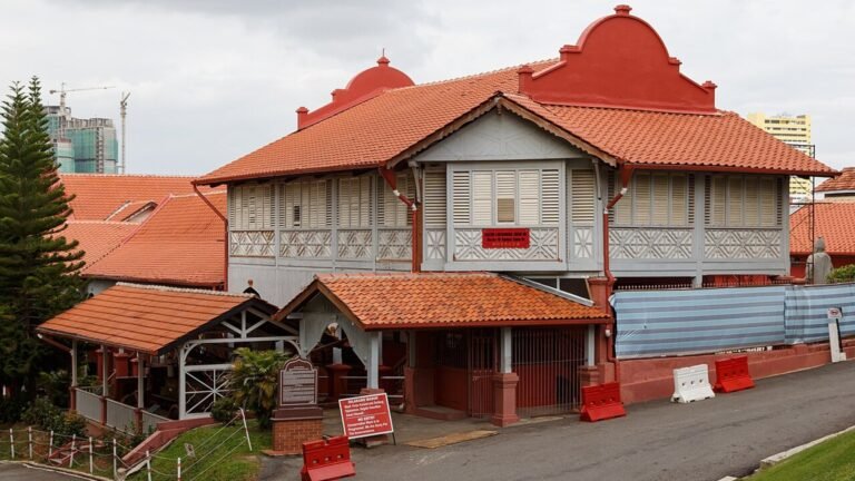 Melaka in solitaria: storia, botteghe e architettura della Malaysia