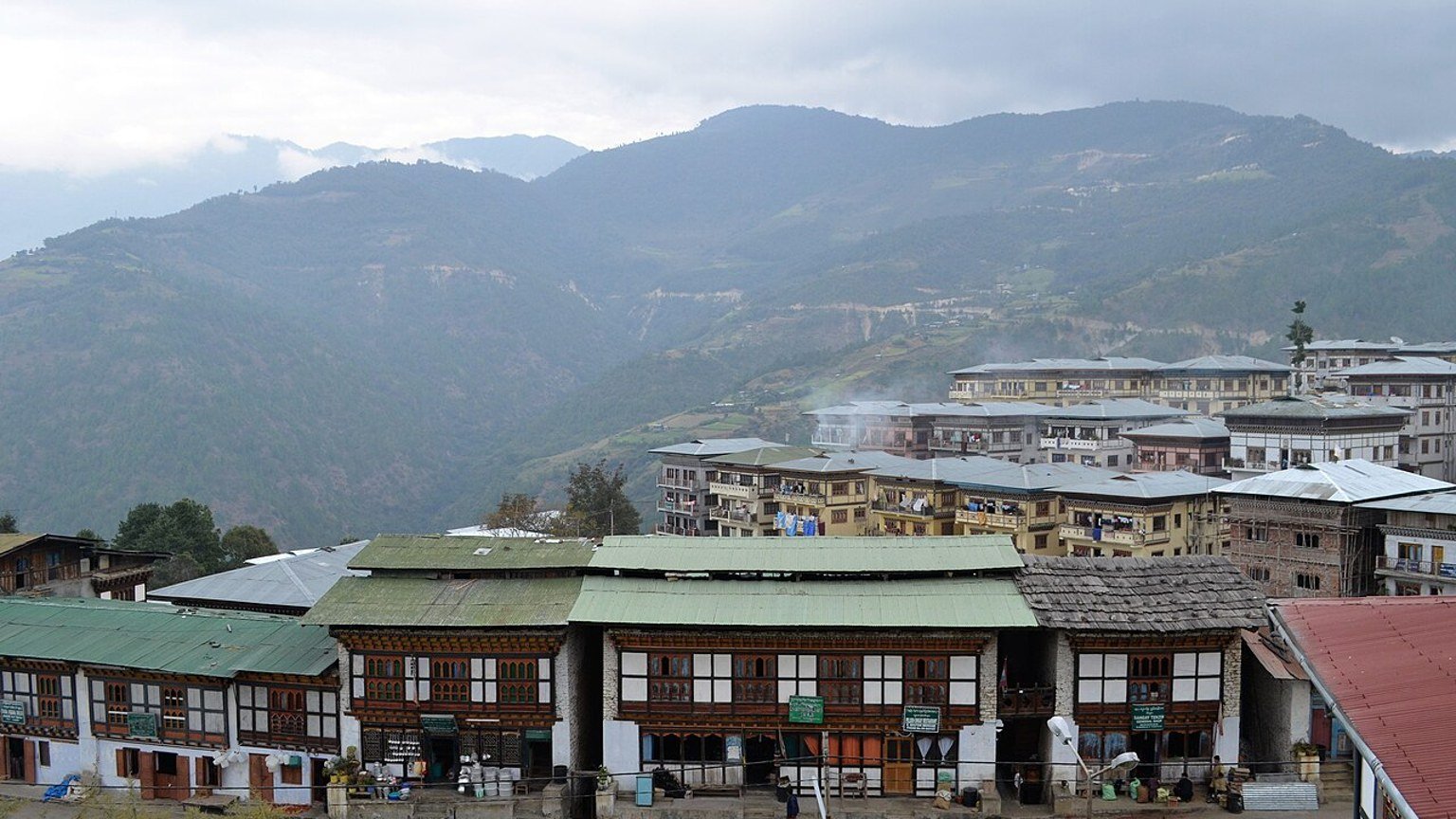 Mongar in solitaria: montagne, dzong e Bhutan orientale