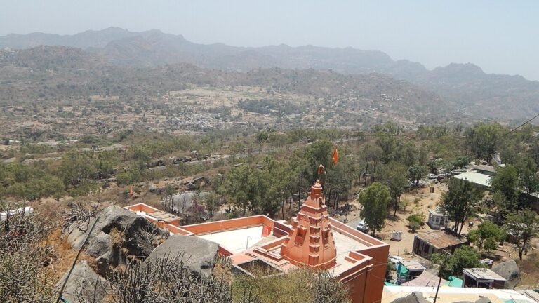Mount Abu in solitaria: colline, templi e aria fresca del Rajasthan