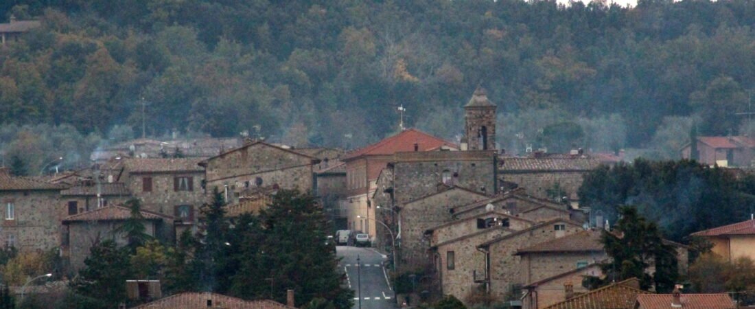 Murlo in solitaria: guida tra C e territorio