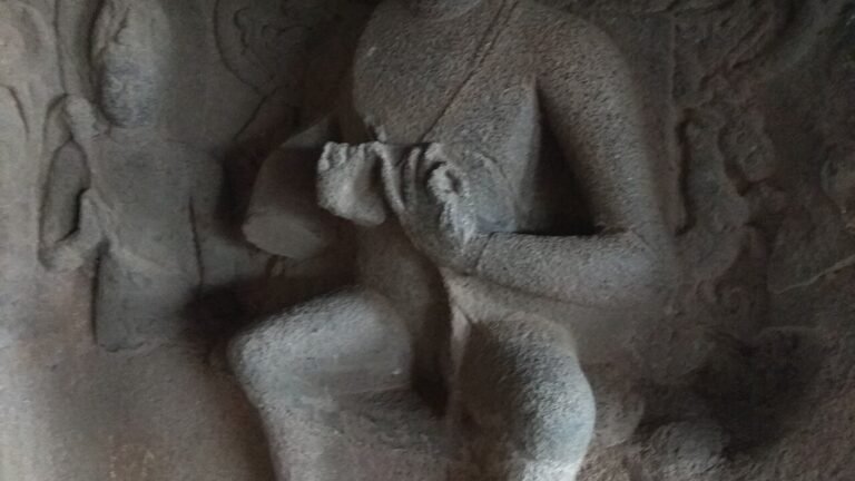 Nashik in solitaria: grotte, strade e Maharashtra urbano