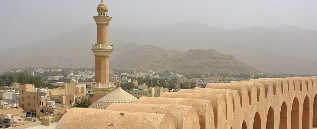 Nizwa in solitaria: forte, souq e montagne dellu2019Oman