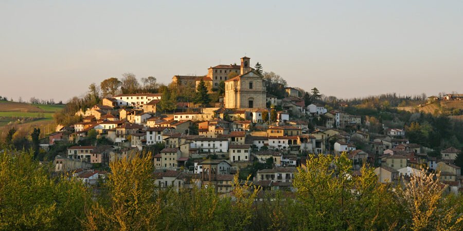 Ottiglio in solitaria: guida tra Chiesa di San Germano e territorio