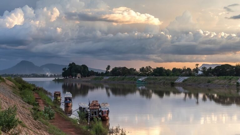 Pakse in solitaria: fiumi, templi e tramonti del Laos meridionale