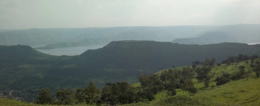 Panchgani in solitaria: altopiani, rocce e aria fresca del Maharashtra