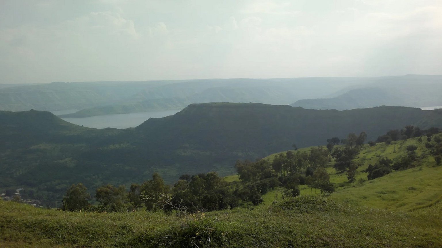 Panchgani in solitaria: altopiani, rocce e aria fresca del Maharashtra