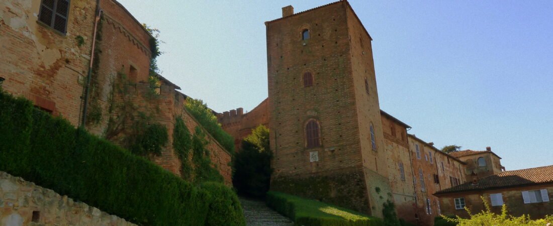 Passerano Marmorito in solitaria: guida tra Castello di Passerano e territorio