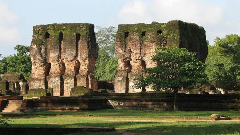 Polonnaruwa in solitaria: rovine, statue e storia dello Sri Lanka