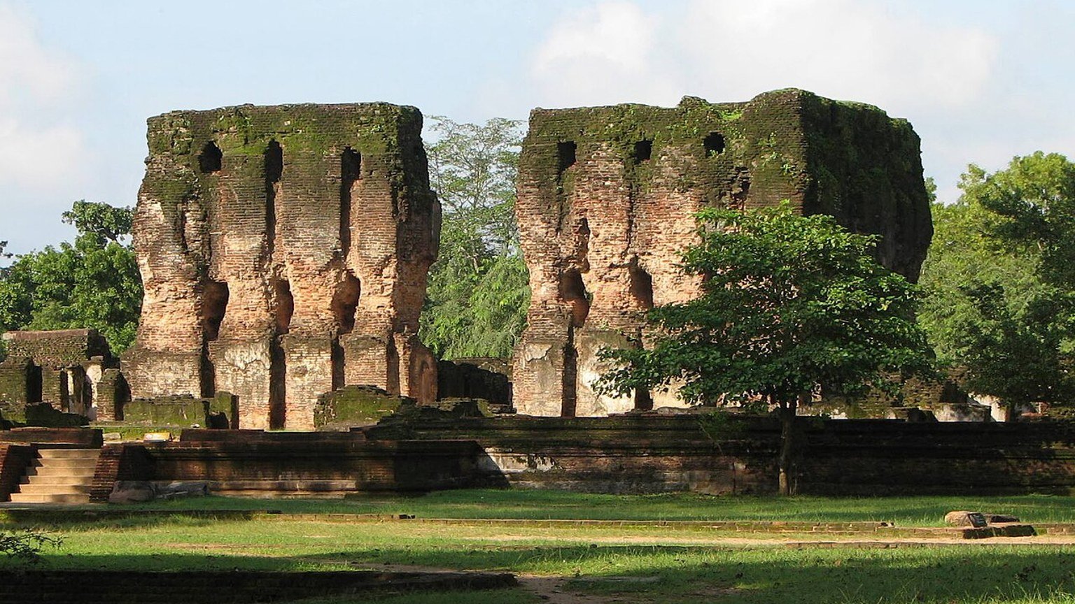 Polonnaruwa in solitaria: rovine, statue e storia dello Sri Lanka