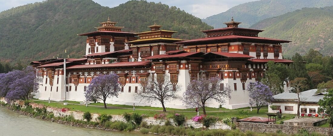 Punakha in solitaria: dzong, fiumi e valli del Bhutan