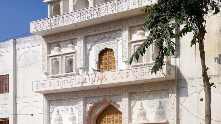 Pushkar in solitaria: lago, templi e Rajasthan spirituale