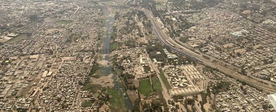 Rajkot in solitaria: fiumi, quartieri e Gujarat urbano