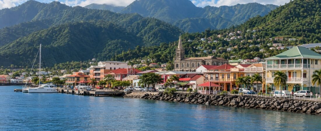 Roseau in solitaria: foresta, sorgenti e ritmo caraibico a Dominica