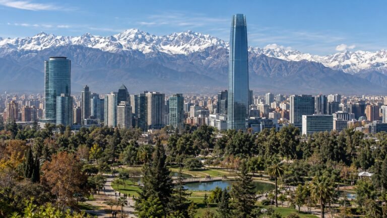 Santiago in solitaria: quartieri, Ande e ritmo cileno