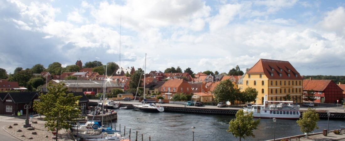 Skælskør in solitaria: porto, Nor e Zealand occidentale