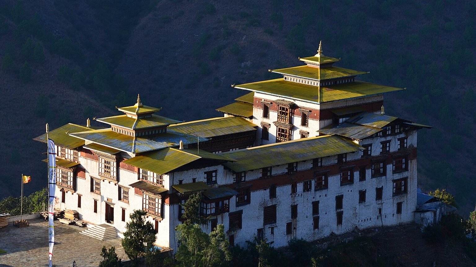 Trashigang in solitaria: dzong, festival e montagne del Bhutan