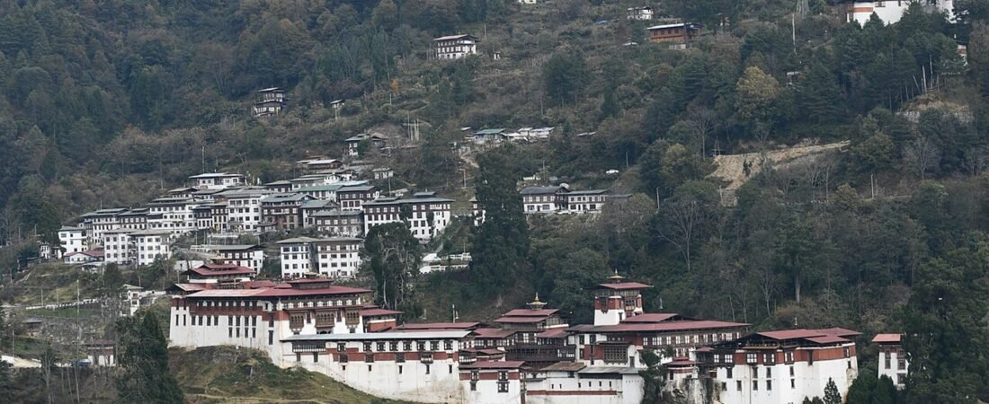 Trongsa in solitaria: dzong, valichi e cuore del Bhutan