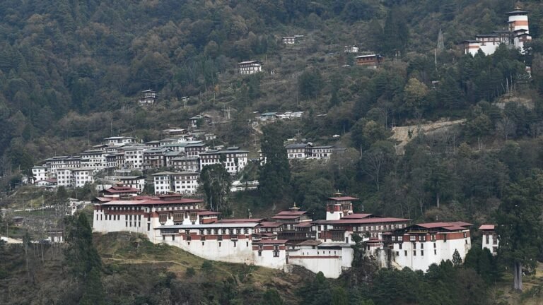 Trongsa in solitaria: dzong, valichi e cuore del Bhutan
