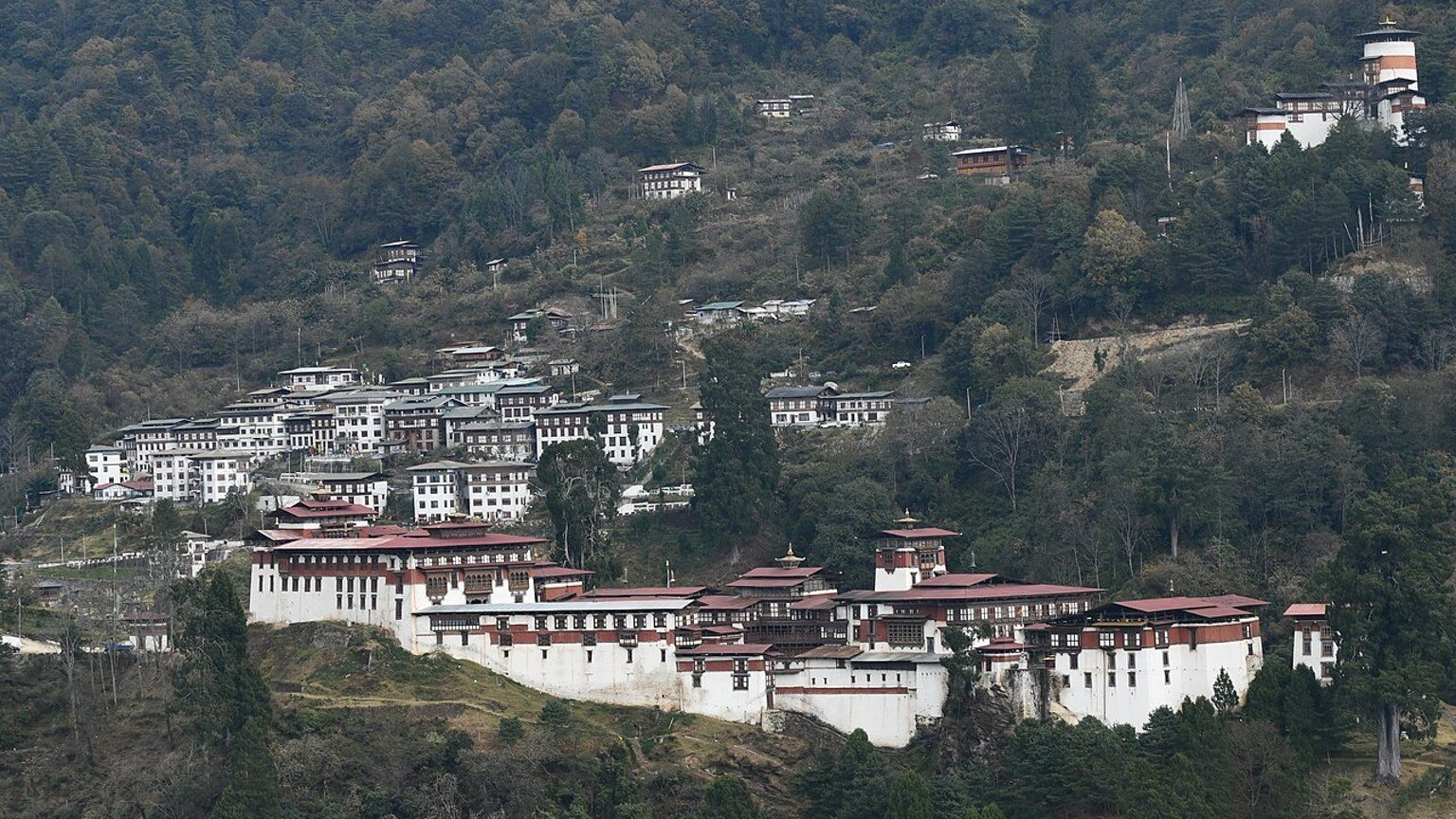 Trongsa in solitaria: dzong, valichi e cuore del Bhutan