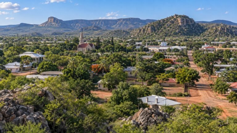 Tsumeb in solitaria: miniere, natura e altopiani verdi della Namibia